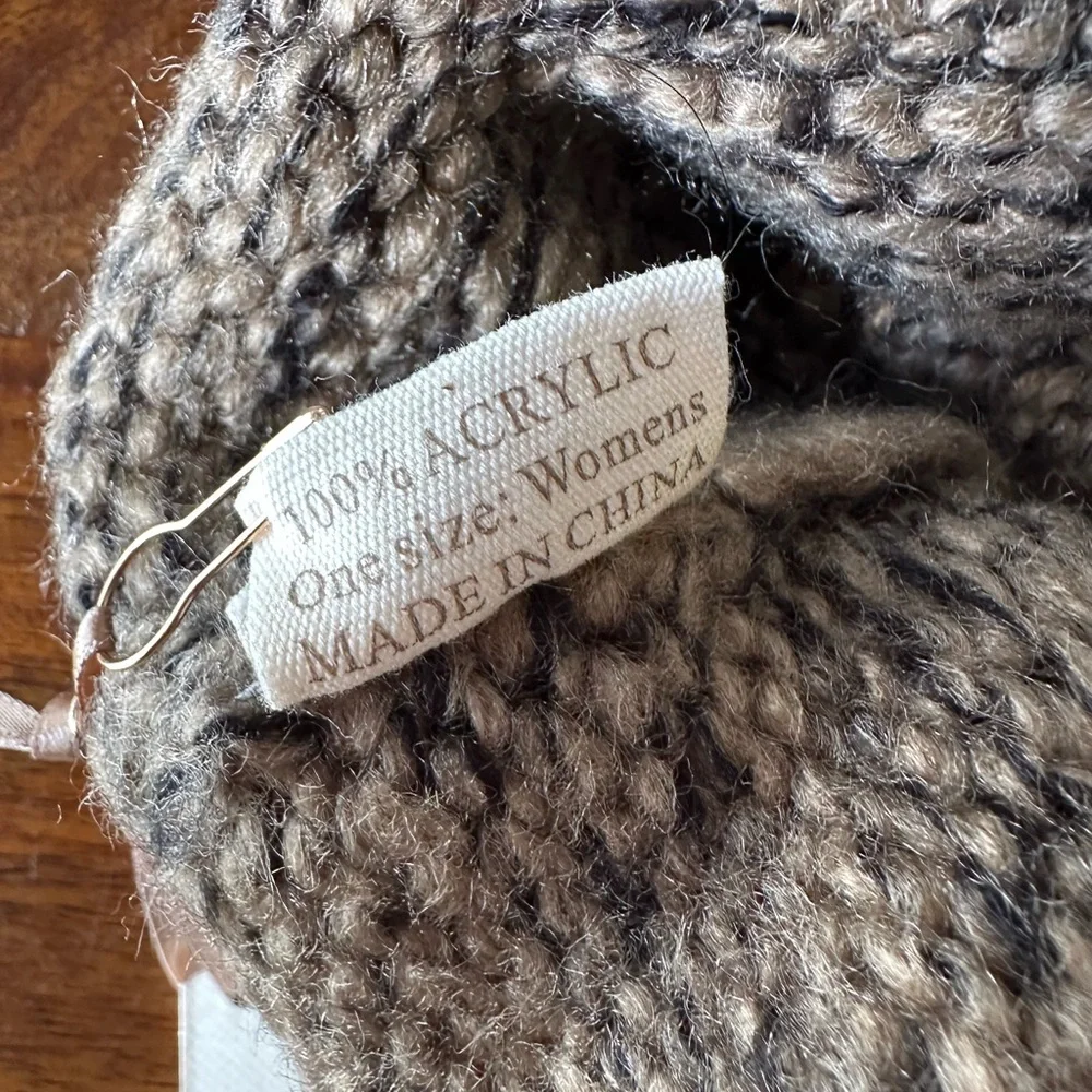 Mia Joy‎ Joyfolie Heather Taupe PomPom Women’s Winter Hat Beanie NWT